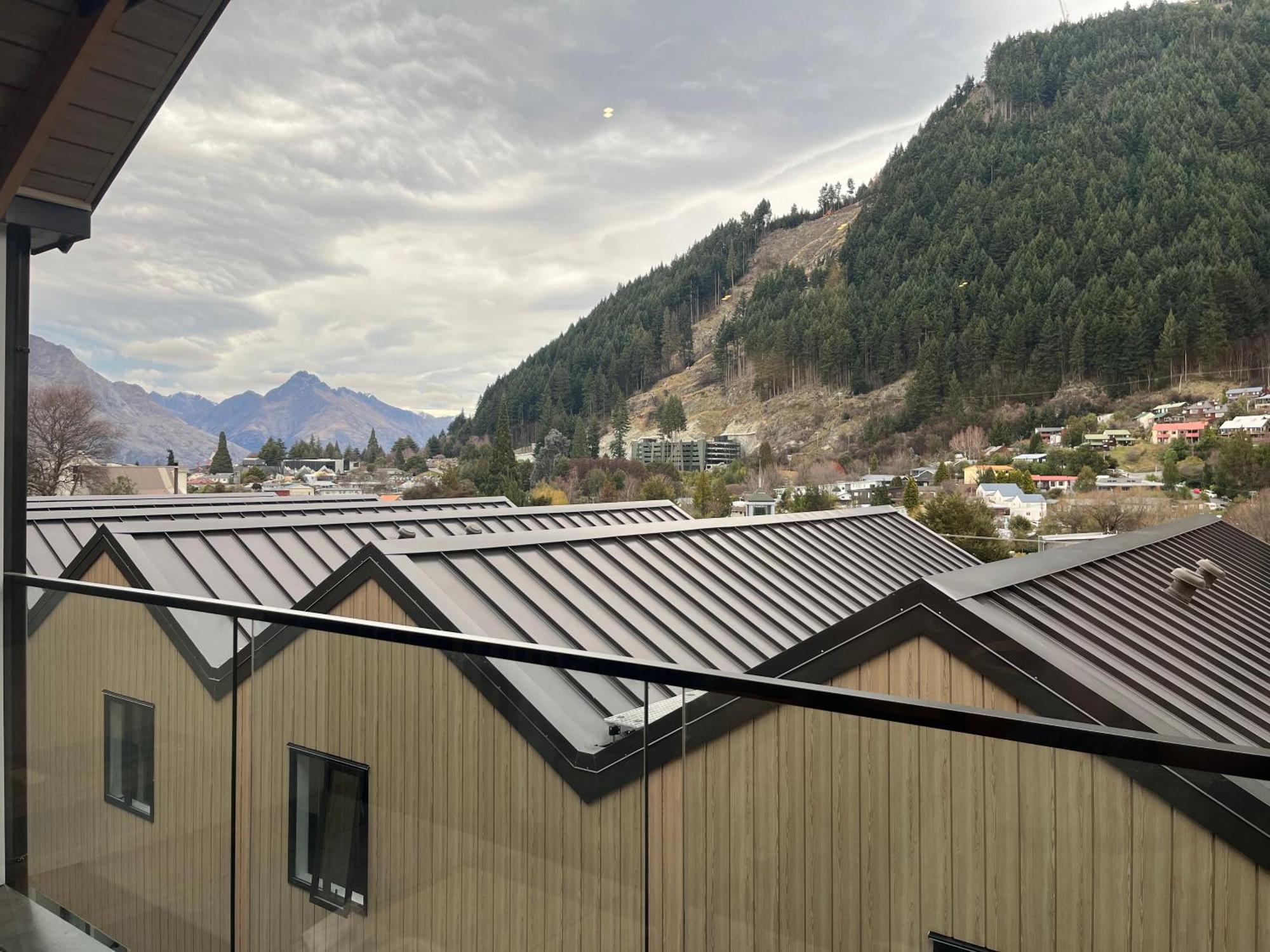 Queenstown Central - Walk To Town - Free Parking - Wifi And Smart Tv - Gym Luaran gambar